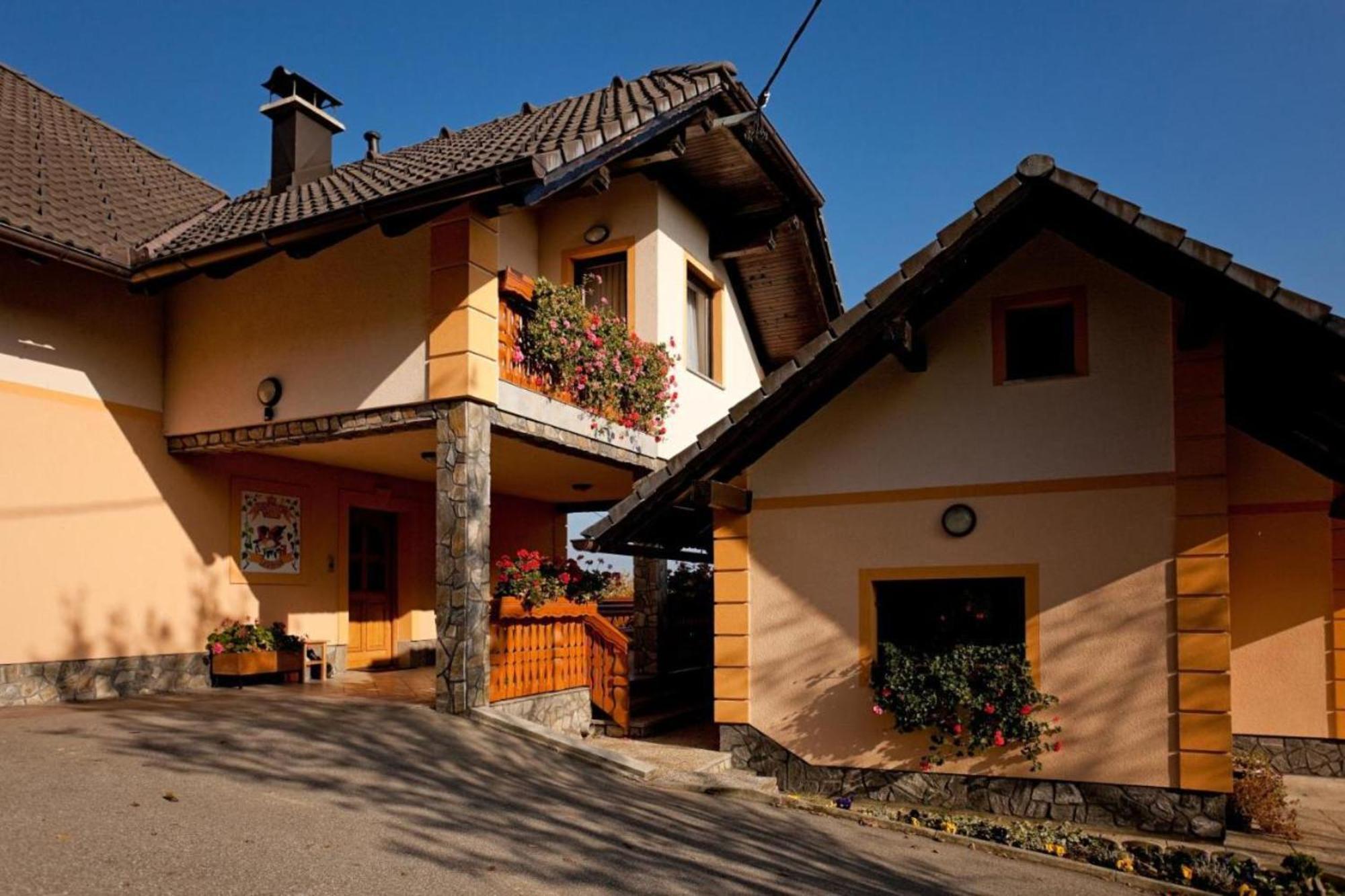 Tourist Farm Skrbina Apartments - Happy Rentals Smarjeske Toplice Exterior foto